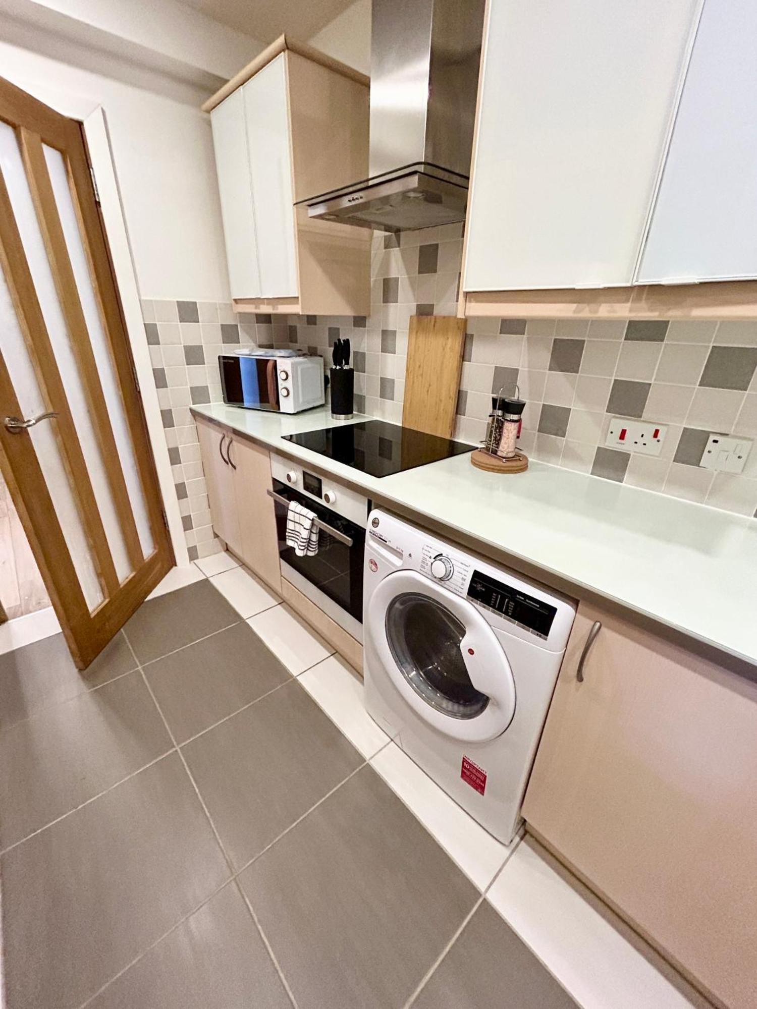 Spacious 3 Bedroom Apartment Close To Marina, 2 Parking Spaces, Kingsize Or Single Beds Southampton Exterior photo